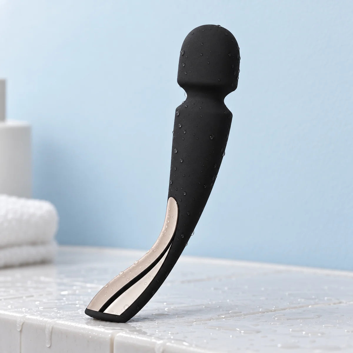 SMART WAND 2 Medium on a wet tile ledge
